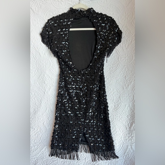 Elegant Black Sequin Dress - Picture 3 of 6